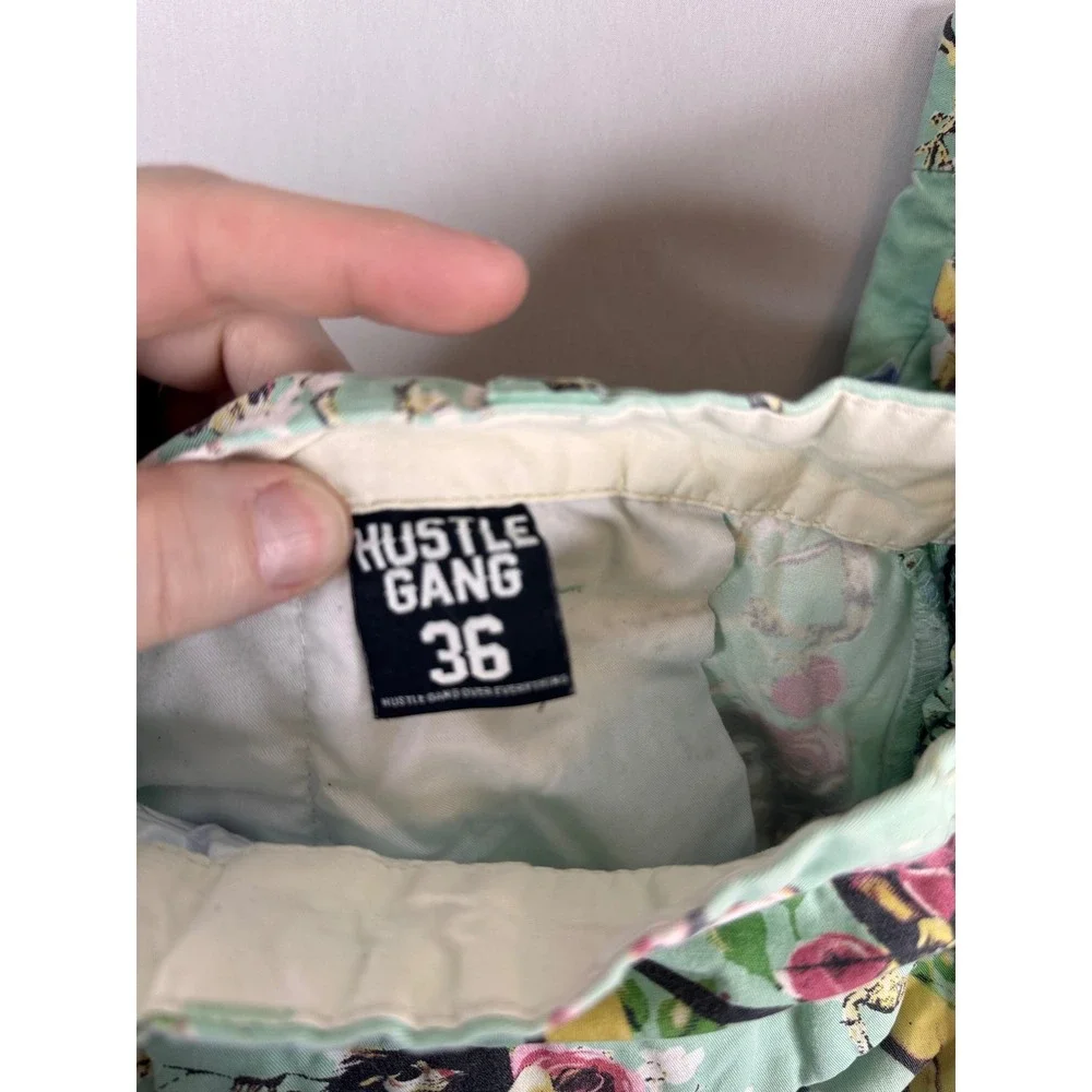 Hustle Gang Men Mint Green Pin Up Floral Graphic Cargo Shorts Size 36 Streetwear